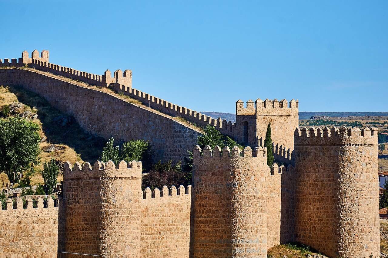Murallas de Ávila frente a las que se desarrolló la Farsa