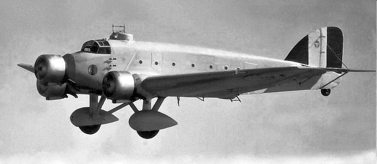Avión italiano de los que participaron en la masacre de la Desbandá