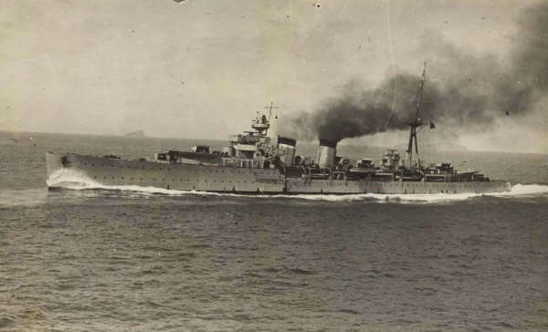 El almirante Cervera, uno de los barcos que participó en la matanza de la Desbandá