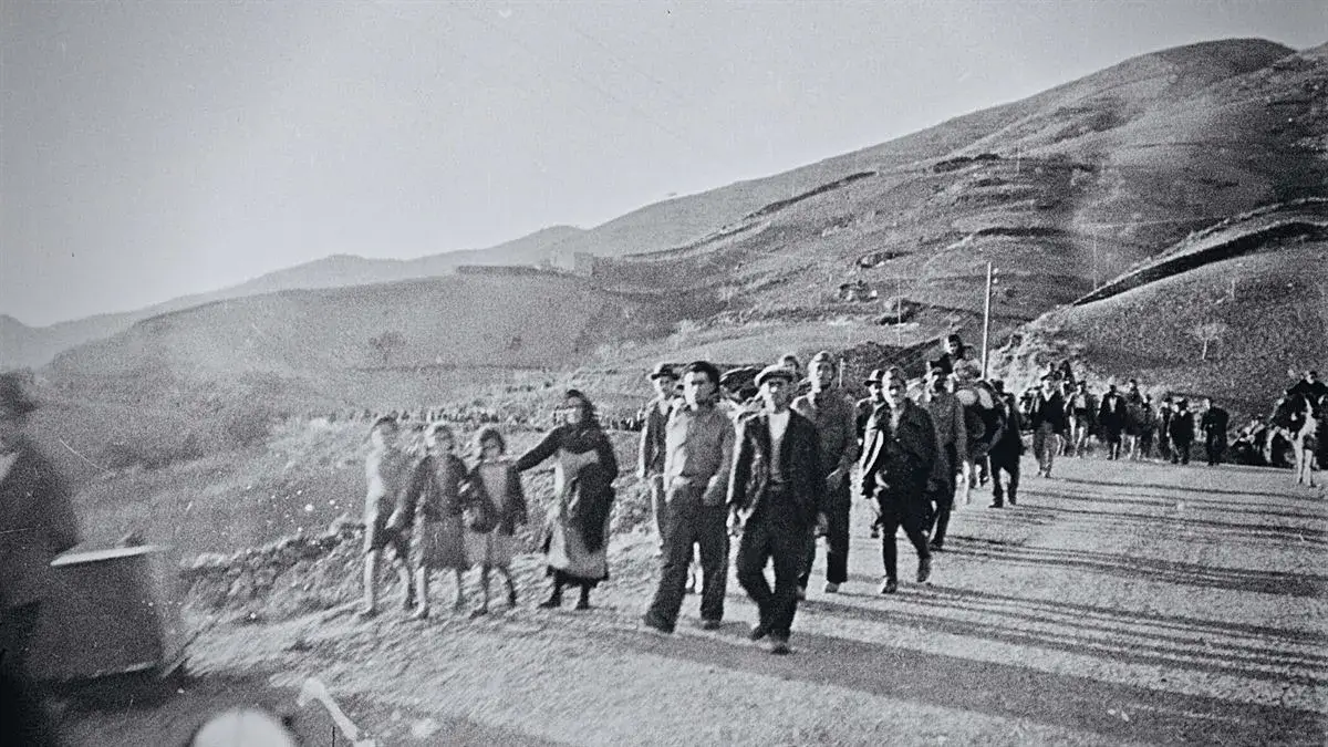Fotografía de población civil en la Desbandá huyendo de la represión franquista