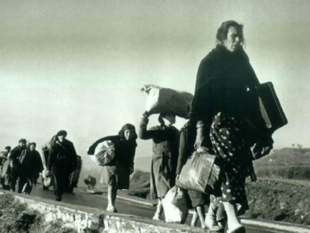 Fotografía de población civil en la Desbandá huyendo de la represión franquista