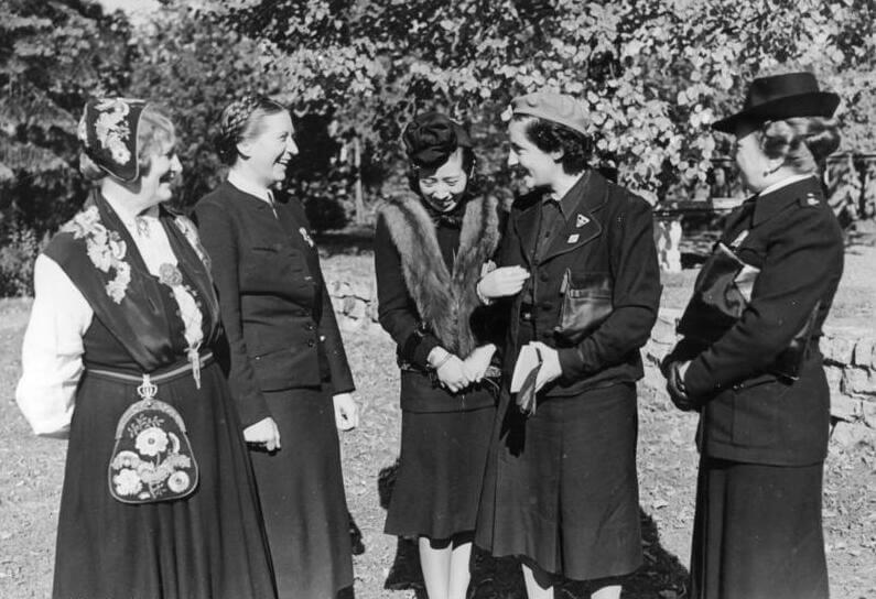 Pilar Primo de Rivera de visita en la Alemania nazi